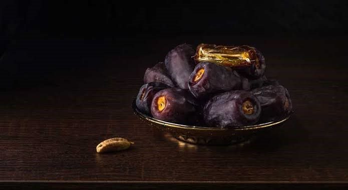 خرما مضافتی مروارید سیاه مناسب پذیرایی و صادرات